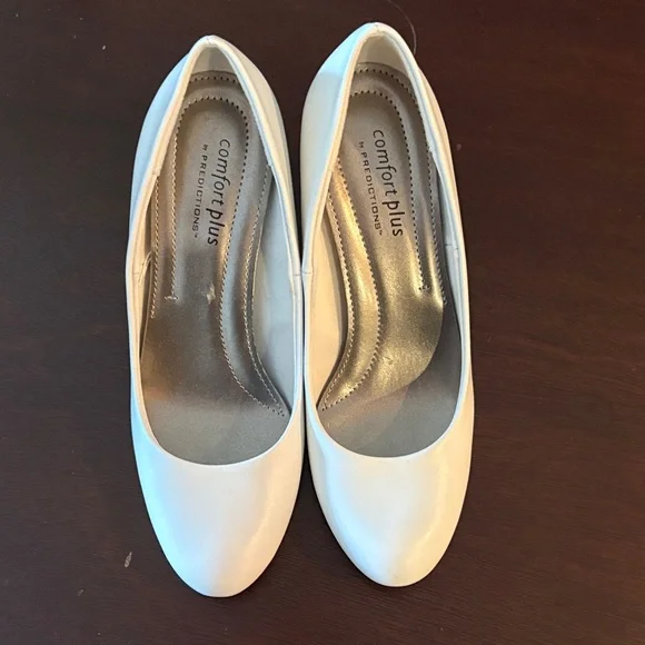 Predictions White Heels - Picture 3 of 7